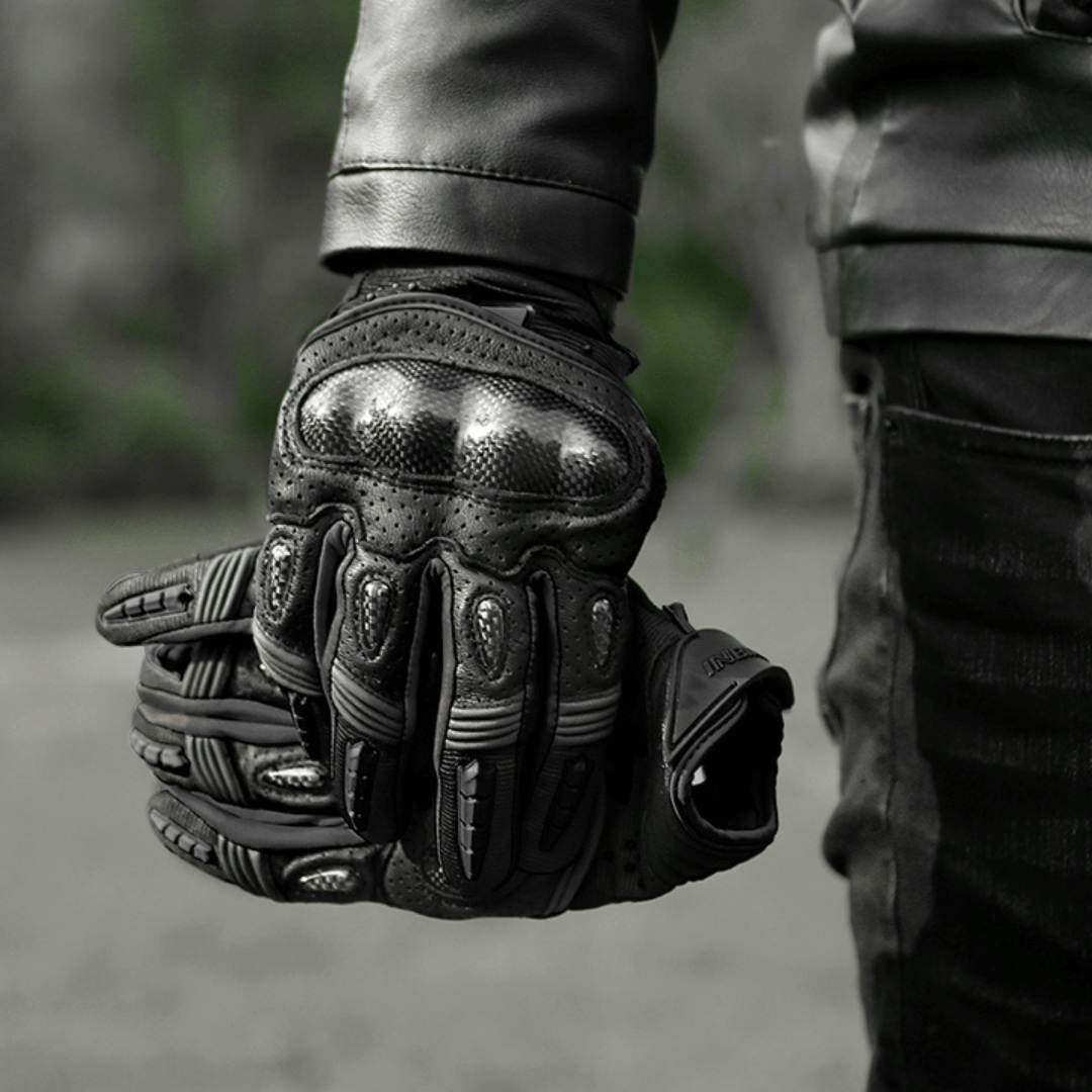 Comfortable leather gloves for bikers